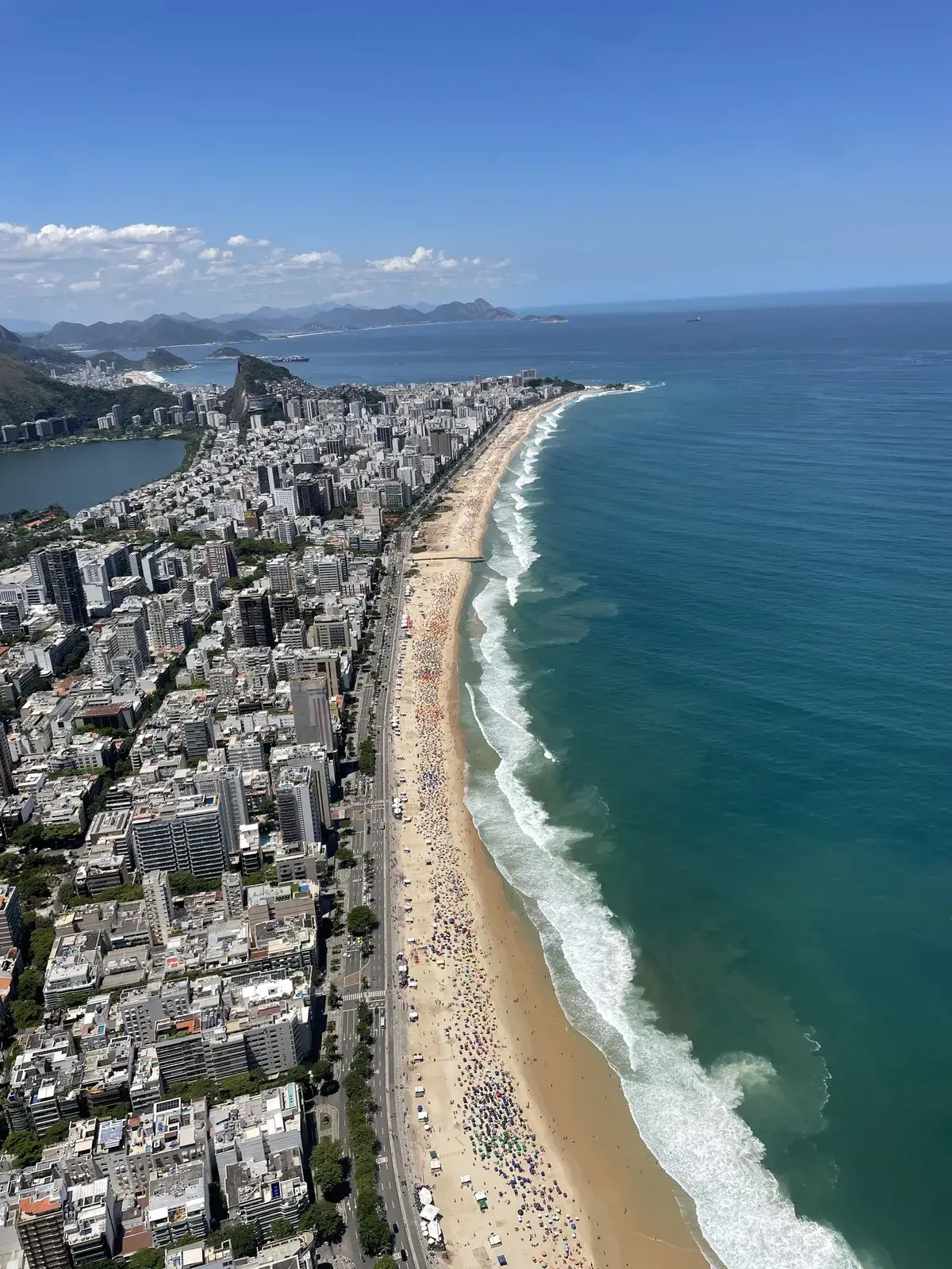 Imagem ilustrativa do voo de helicóptero